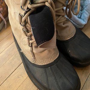 Thinsualte winter boots size 9